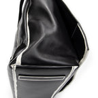 Bolso de hombro con solapa grande, tipo bandolera, de piel de becerro negra