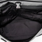 Bolso de hombro con solapa grande, tipo bandolera, de piel de becerro negra