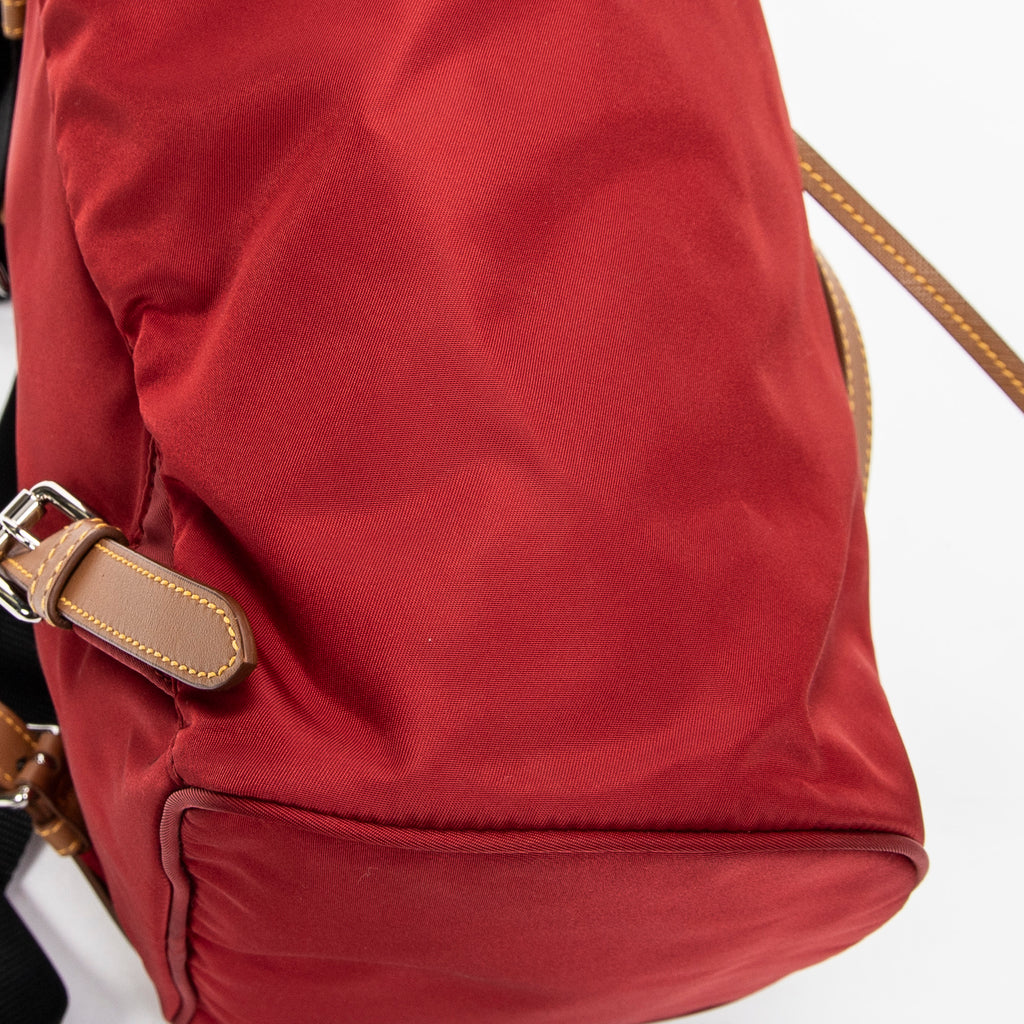 Mochila con cordón de lona de nailon rojo