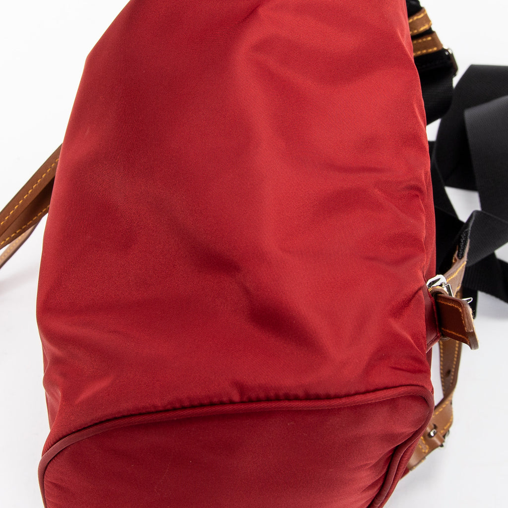 Mochila con cordón de lona de nailon rojo