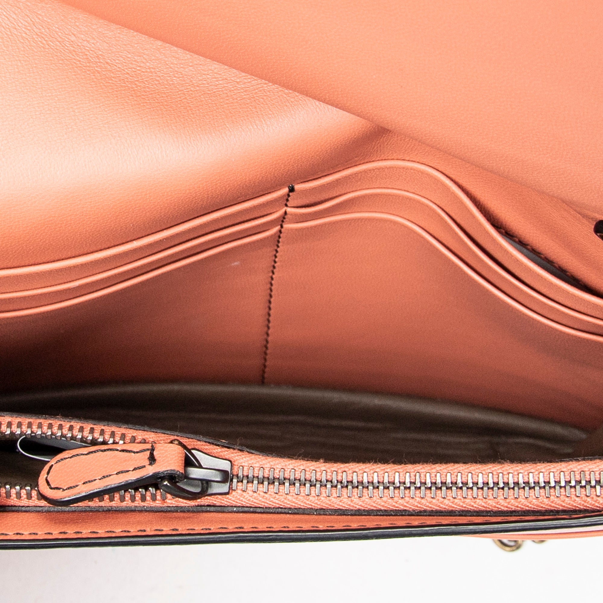 Bolso de hombro Cartera con solapa y cadena Naranja Ribete adornado de cuero Intrecciato
