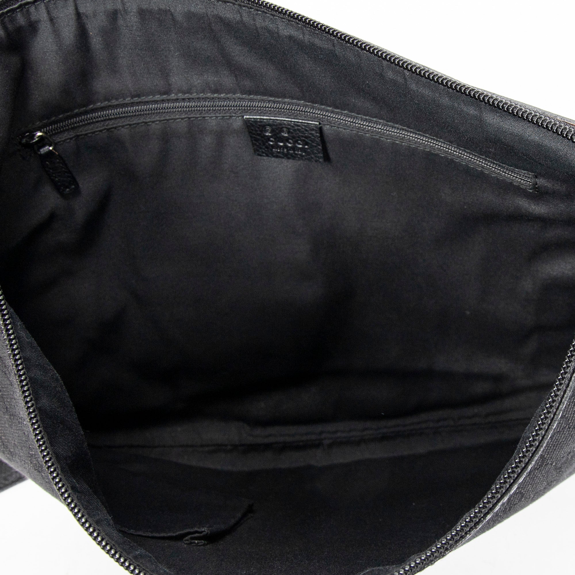 Bolso de hombro Messenger de media luna de lona vaquera negra con monograma