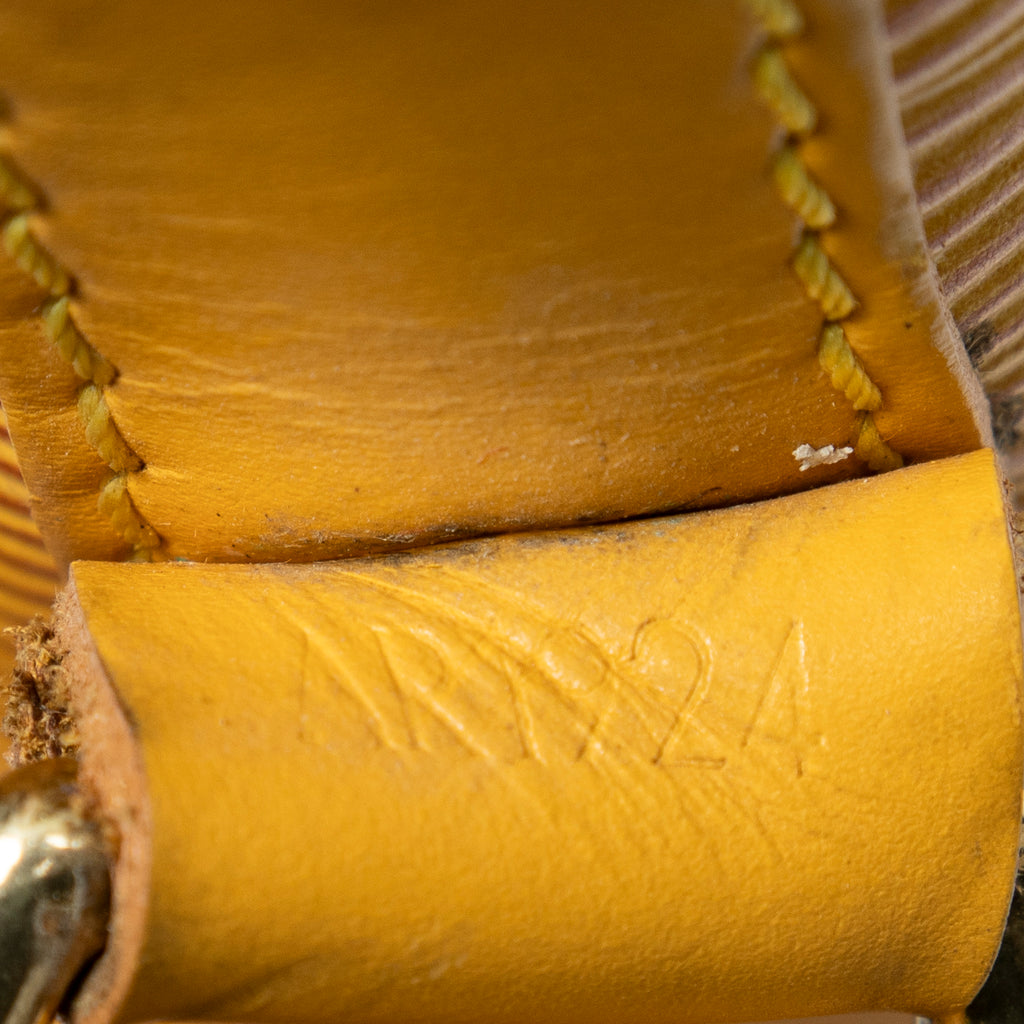 Bolso de hombro Noe PM Epi amarillo
