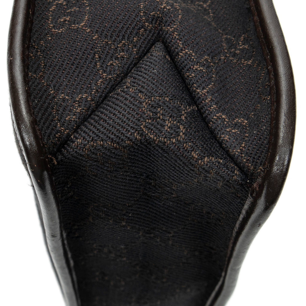Bolso de hombro pequeño tipo bandolera de lona vaquera con monograma marrón oscuro