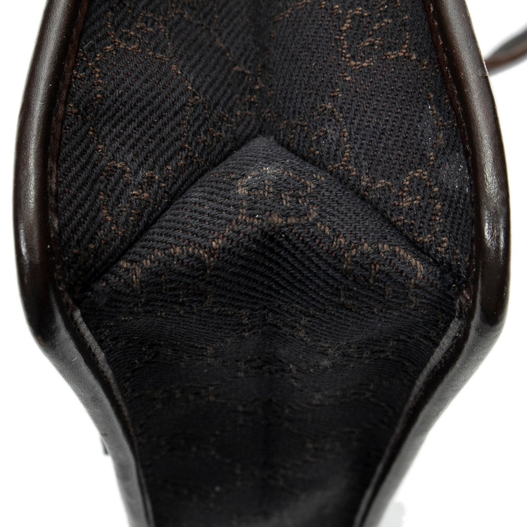 Bolso de hombro pequeño tipo bandolera de lona vaquera con monograma marrón oscuro