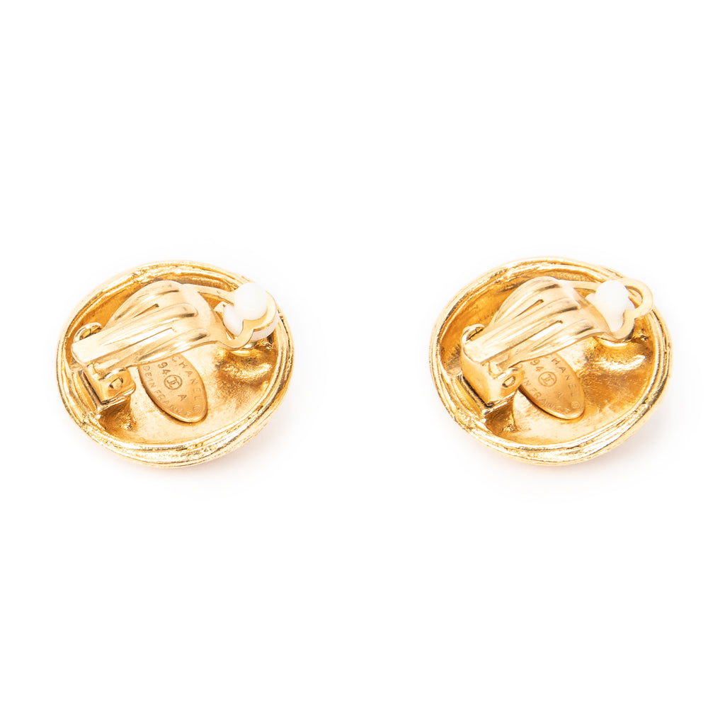 Pendientes CC redondos de clip chapados en oro