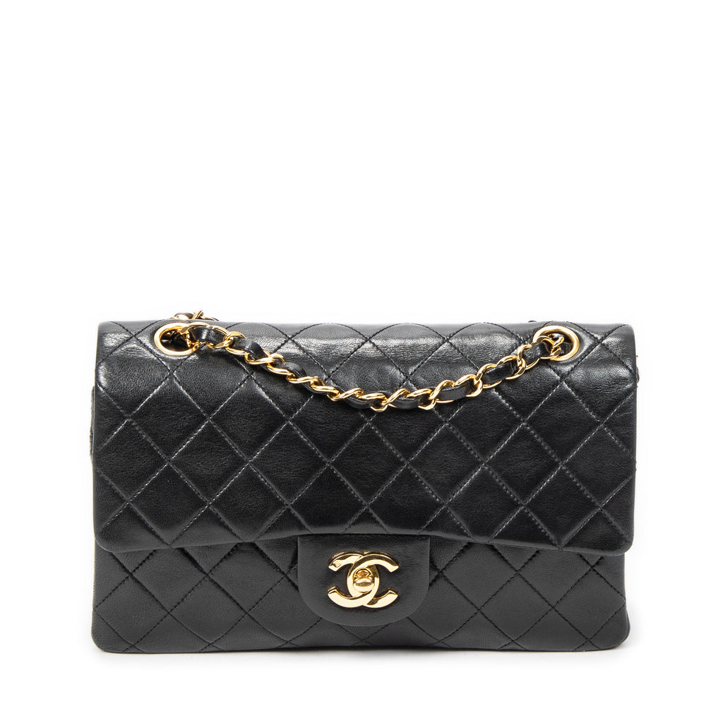Shoulder Bag Classic Double Flap 23 Black Quilted Lambskin Leather