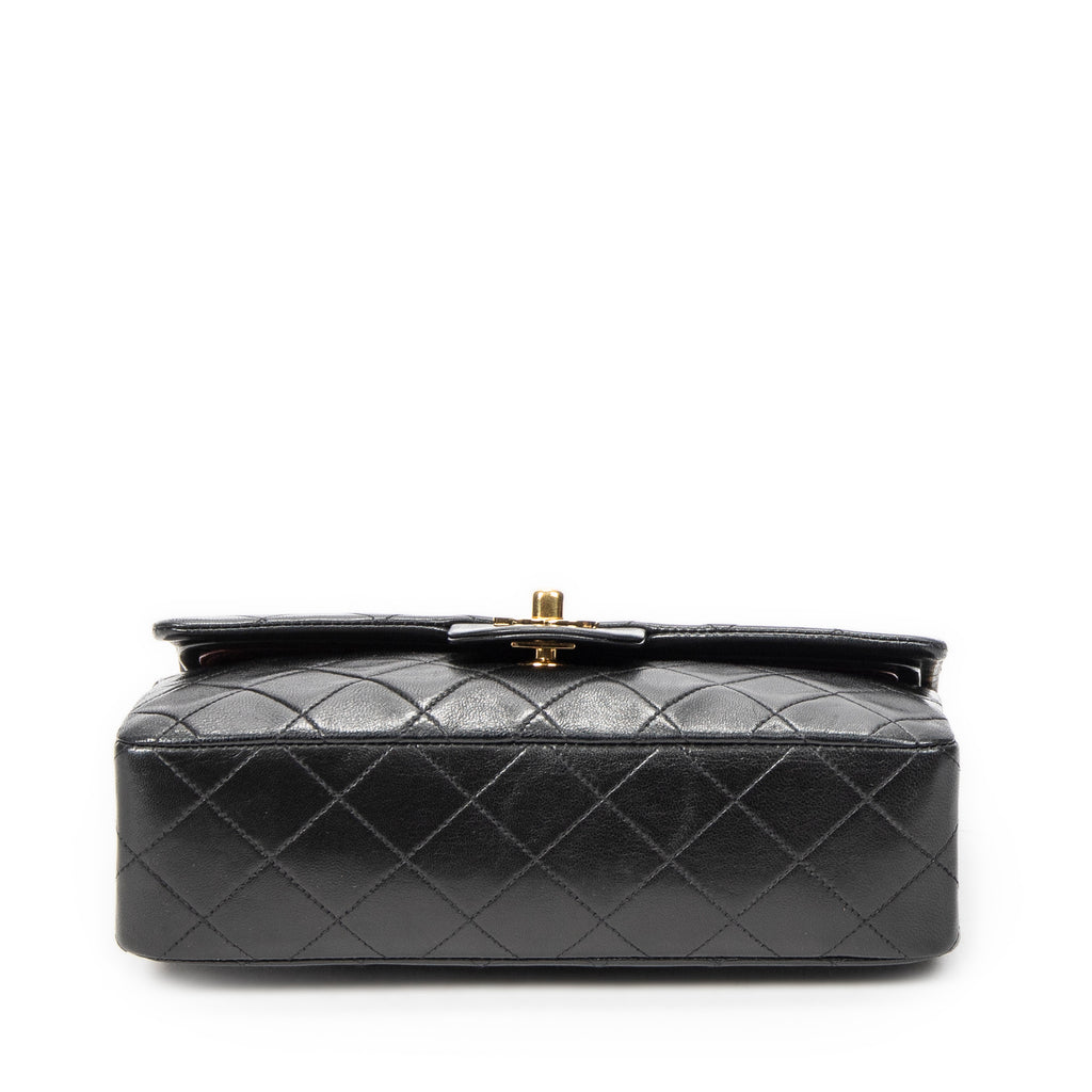 Shoulder Bag Classic Double Flap 23 Black Quilted Lambskin Leather