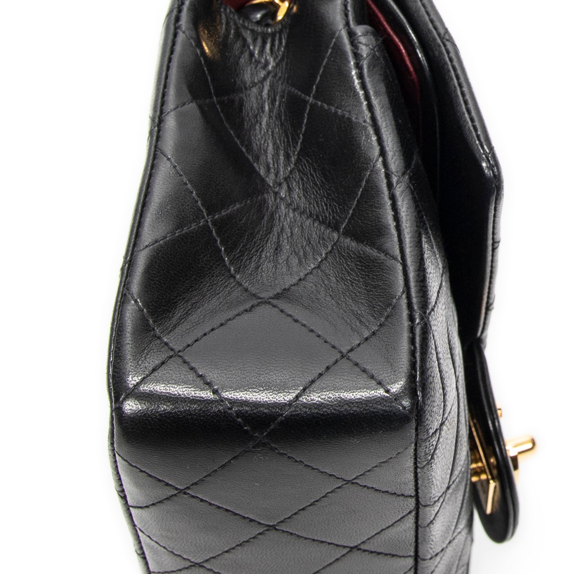 Shoulder Bag Classic Double Flap 23 Black Quilted Lambskin Leather