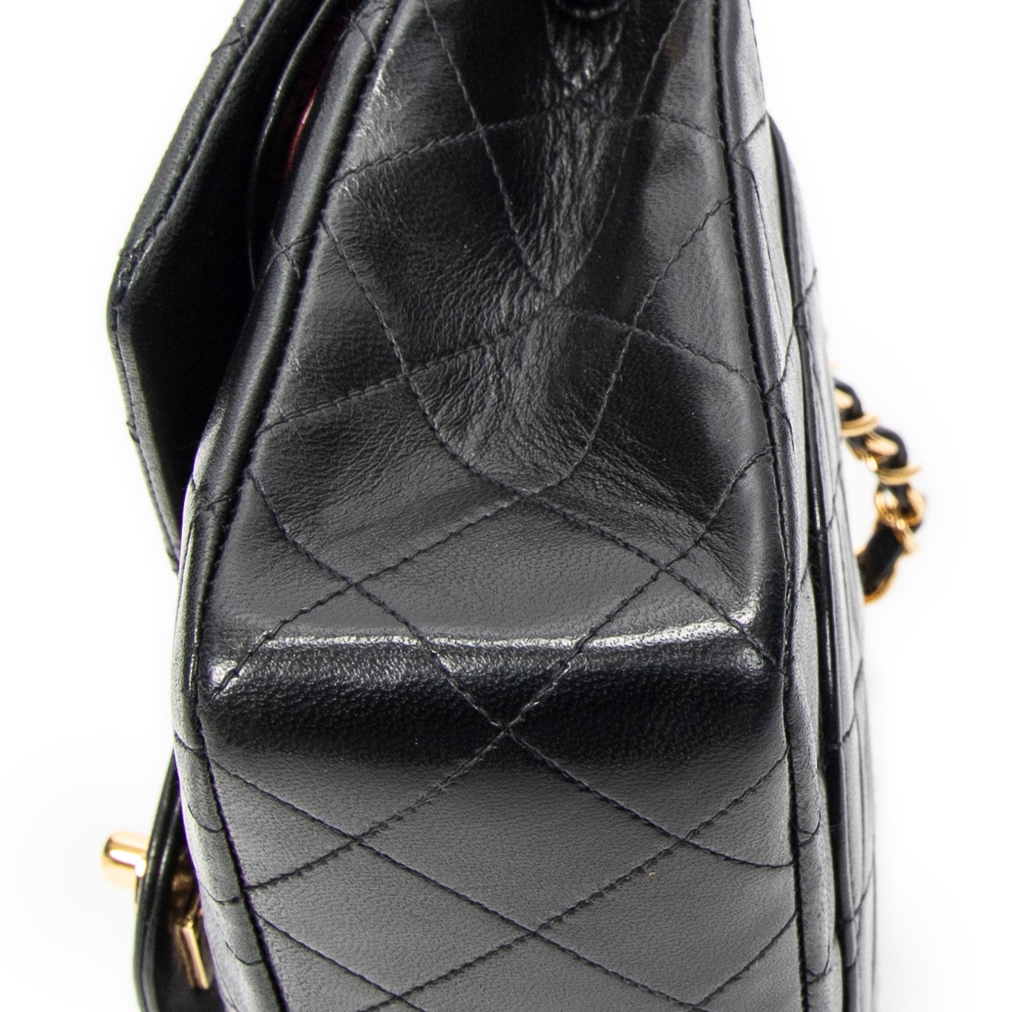 Shoulder Bag Classic Double Flap 23 Black Quilted Lambskin Leather