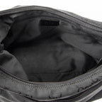 Sac bandoulière toile de nylon noire monogrammée à poche frontale type hobo