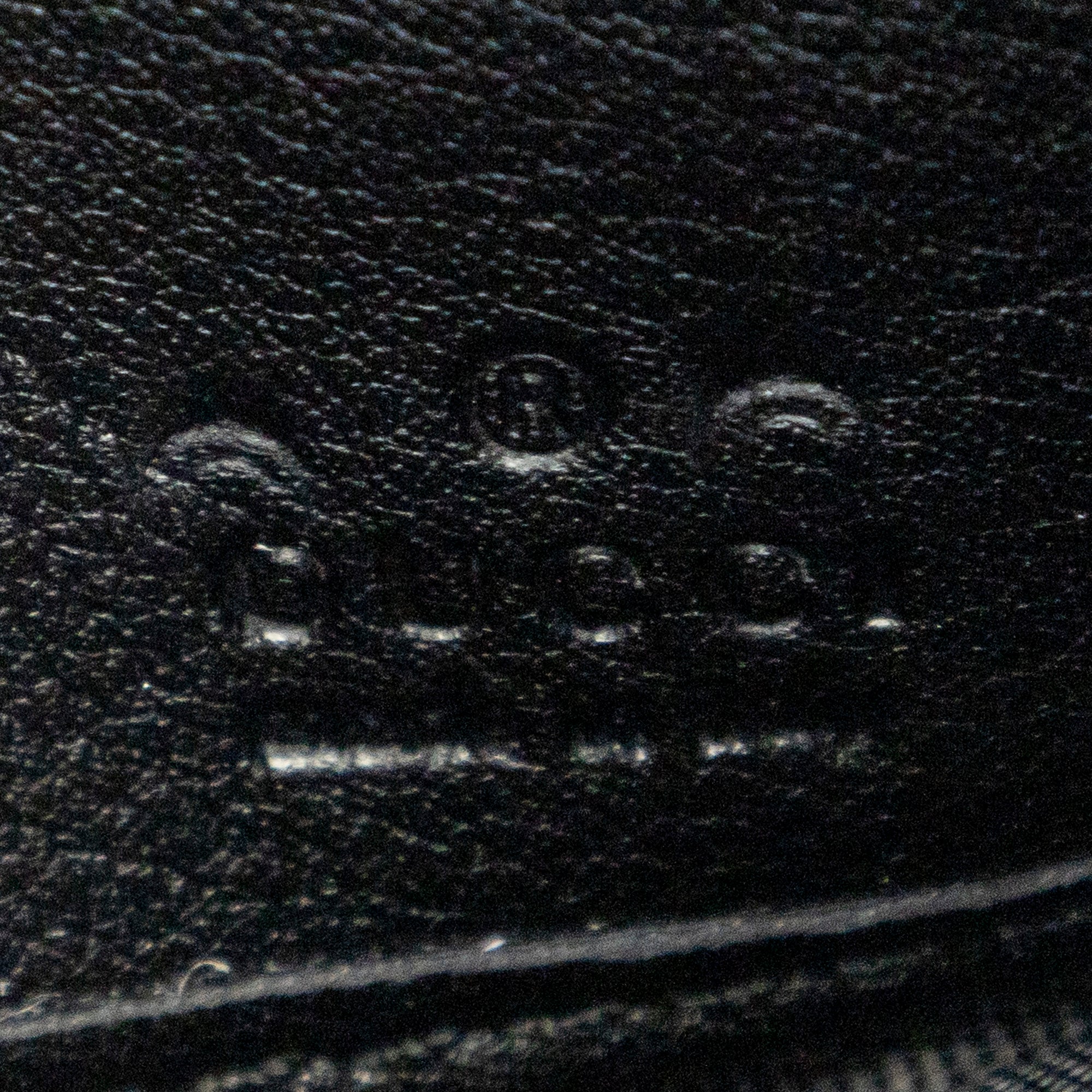 Cartera Continental con Solapa Piel Microguccissima Negra