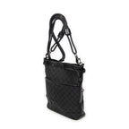 Bandolera con correa trenzada en lona monogramada negra