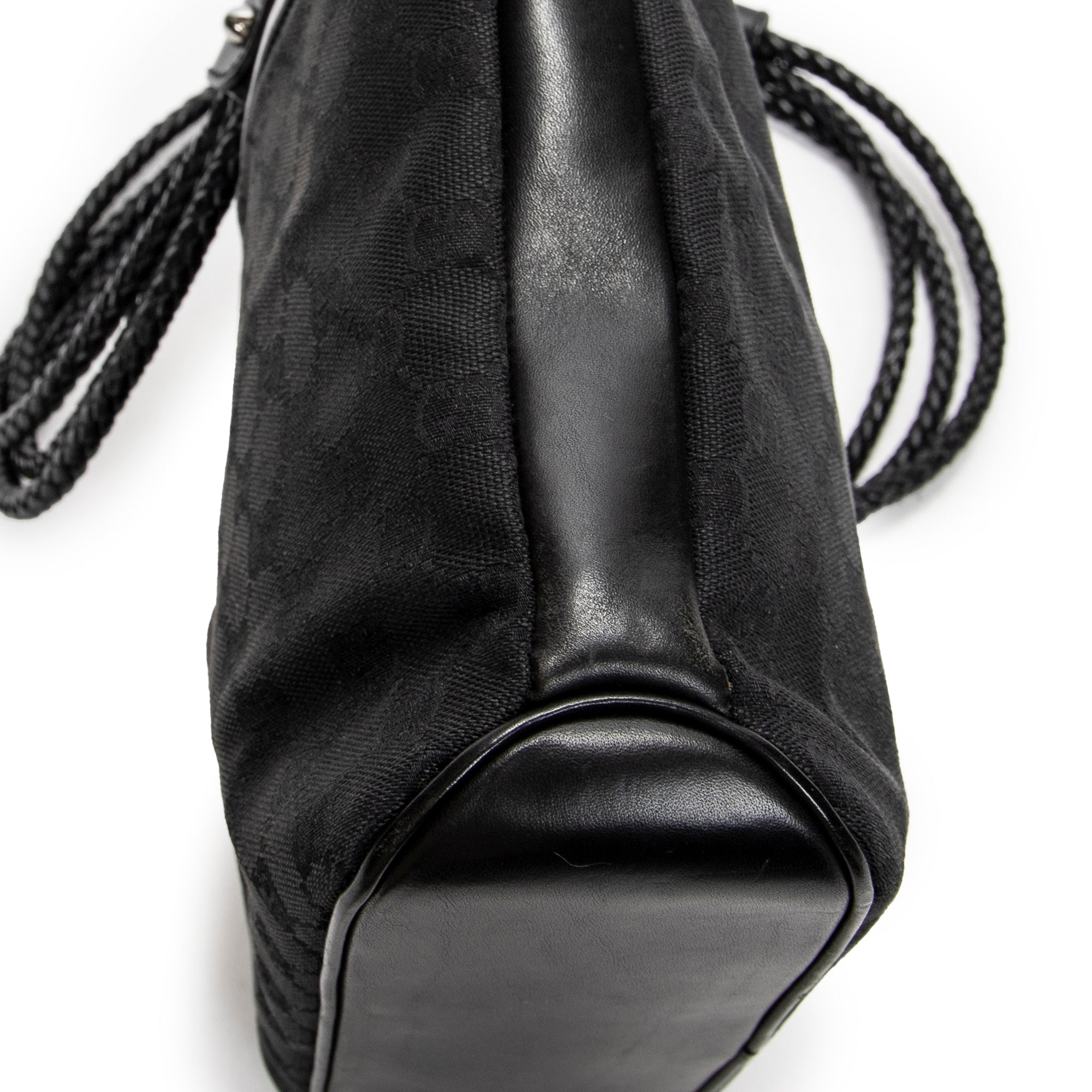 Bandolera con correa trenzada en lona monogramada negra