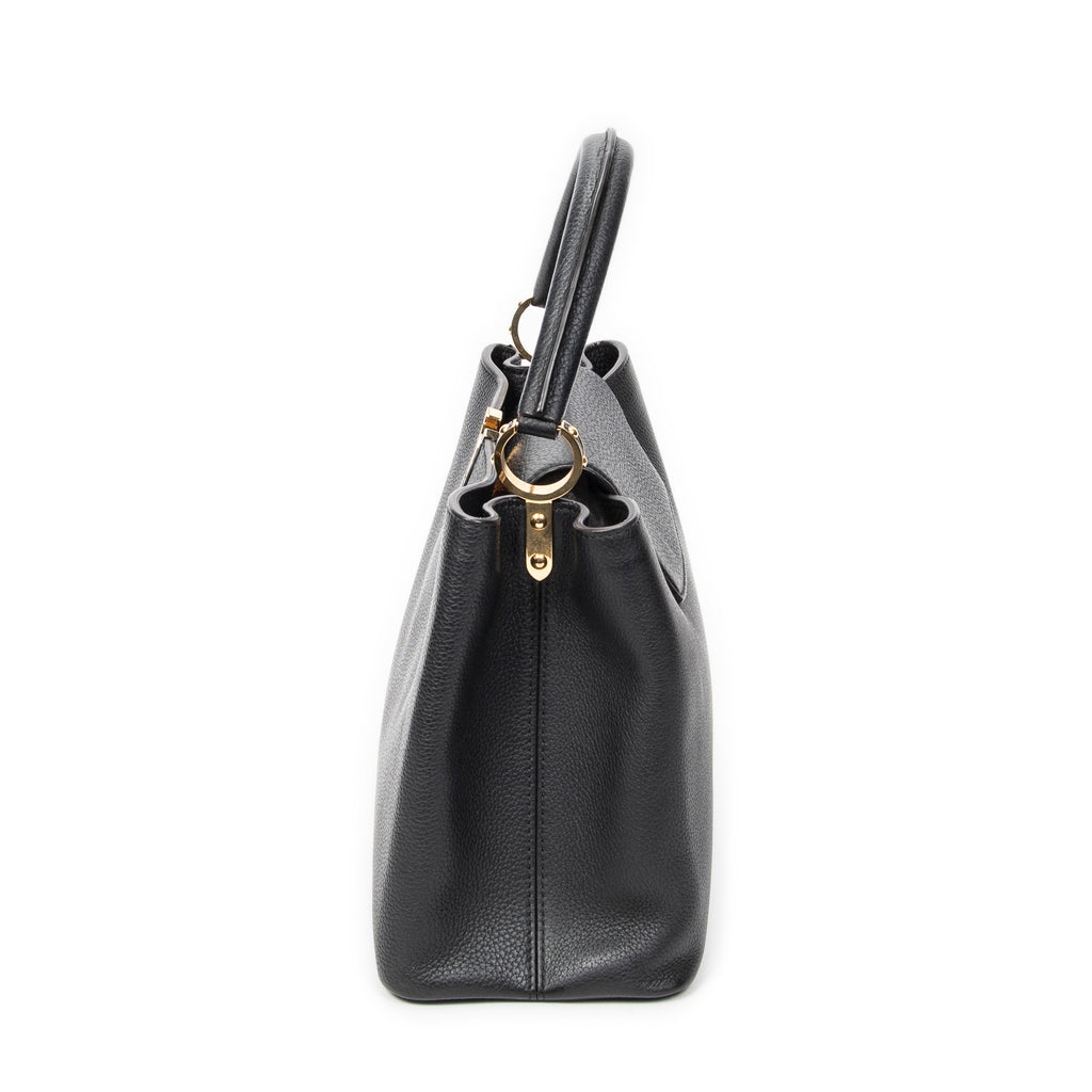 Shoulder Bag Capucines GM Black Taurillon Clemence Leather