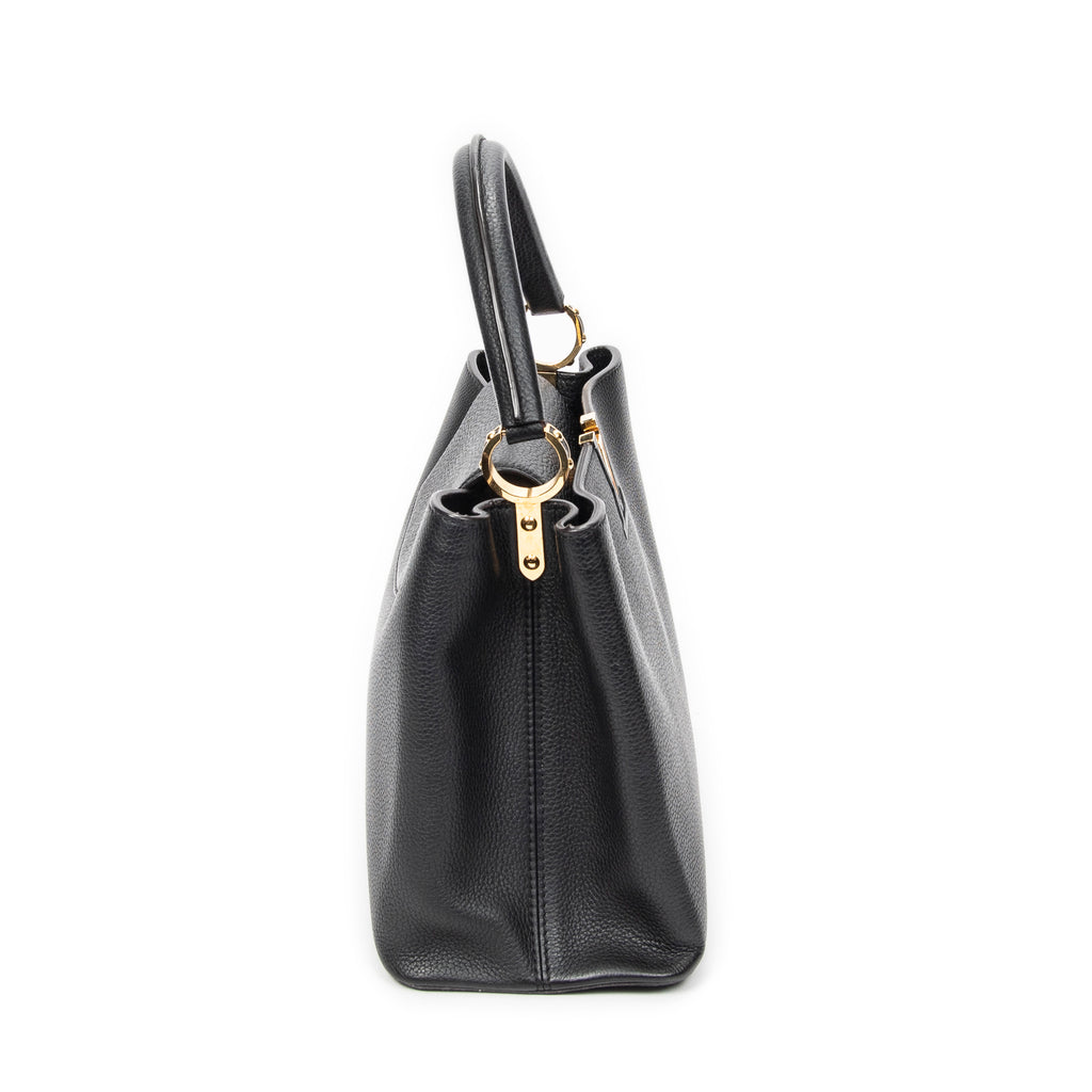 Shoulder Bag Capucines GM Black Taurillon Clemence Leather