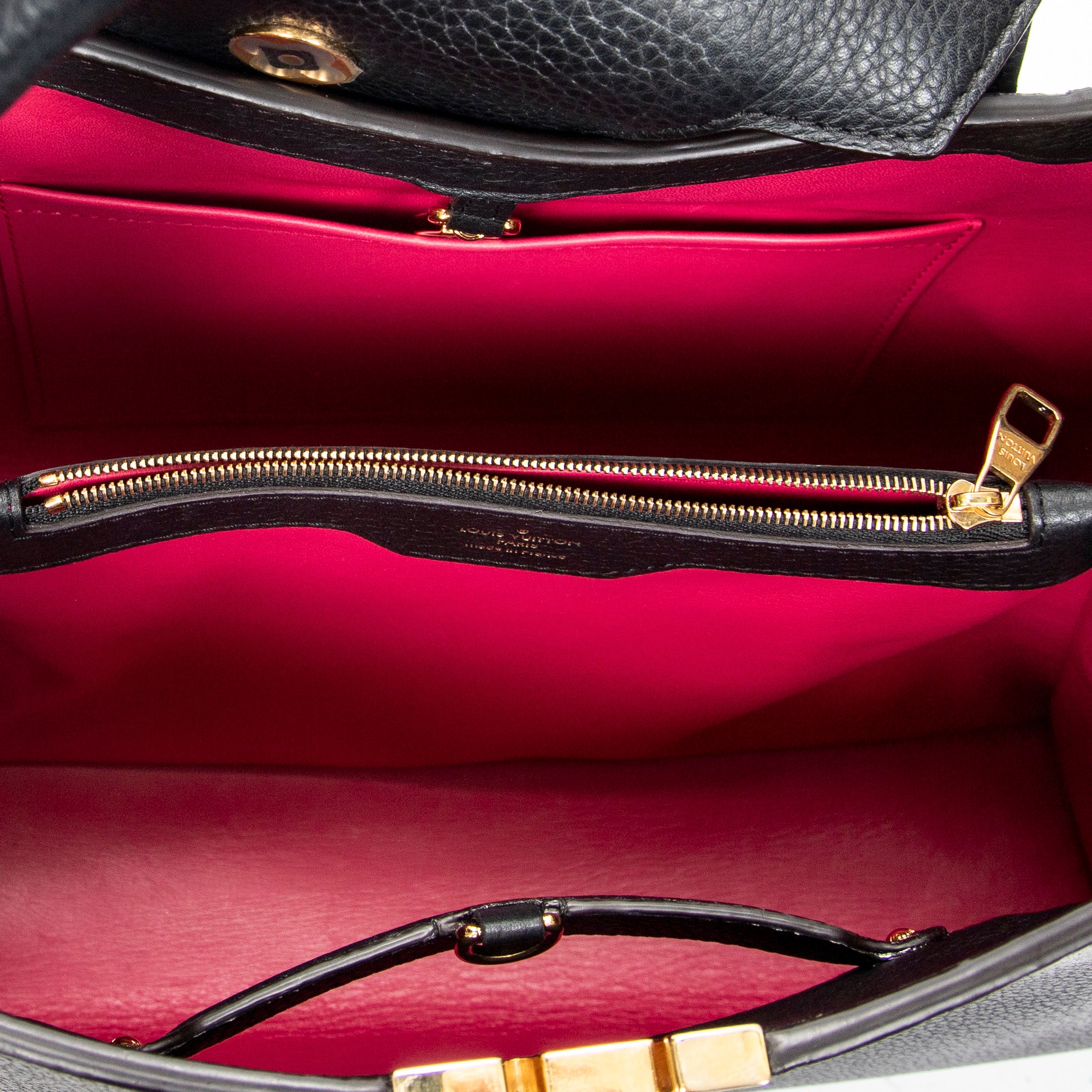 Shoulder Bag Capucines GM Black Taurillon Clemence Leather