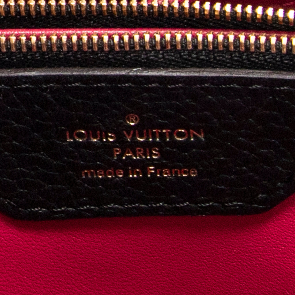 Shoulder Bag Capucines GM Black Taurillon Clemence Leather