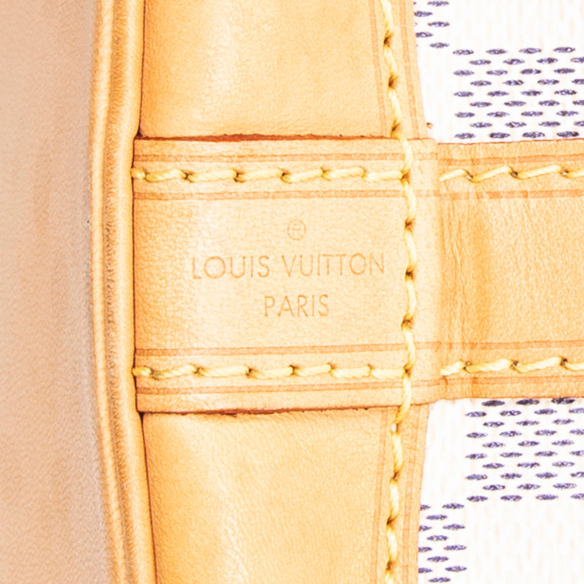 Bolso de Hombro Noe PM Damier Azur Color Marfil