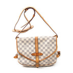 Bolso de hombro Saumur MM Damier Azur color marfil