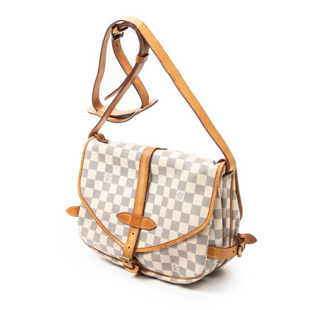 Bolso de hombro Saumur MM Damier Azur color marfil