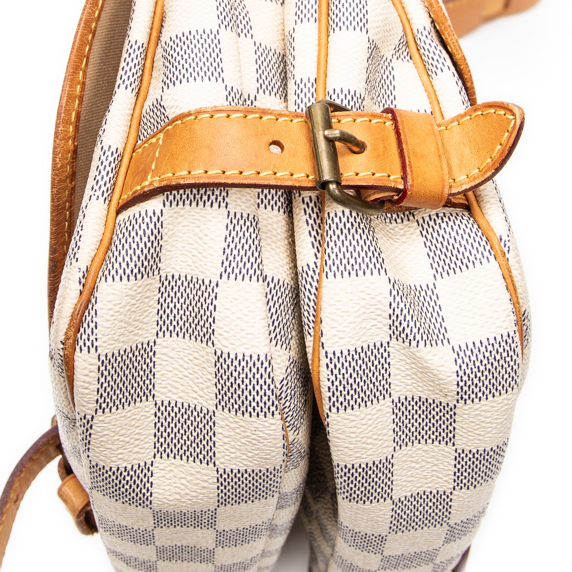 Bolso de hombro Saumur MM Damier Azur color marfil