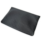 Cartera de mano grande con cremallera, diseño Chevron O-Case, piel de caviar negra con motivo Chevron