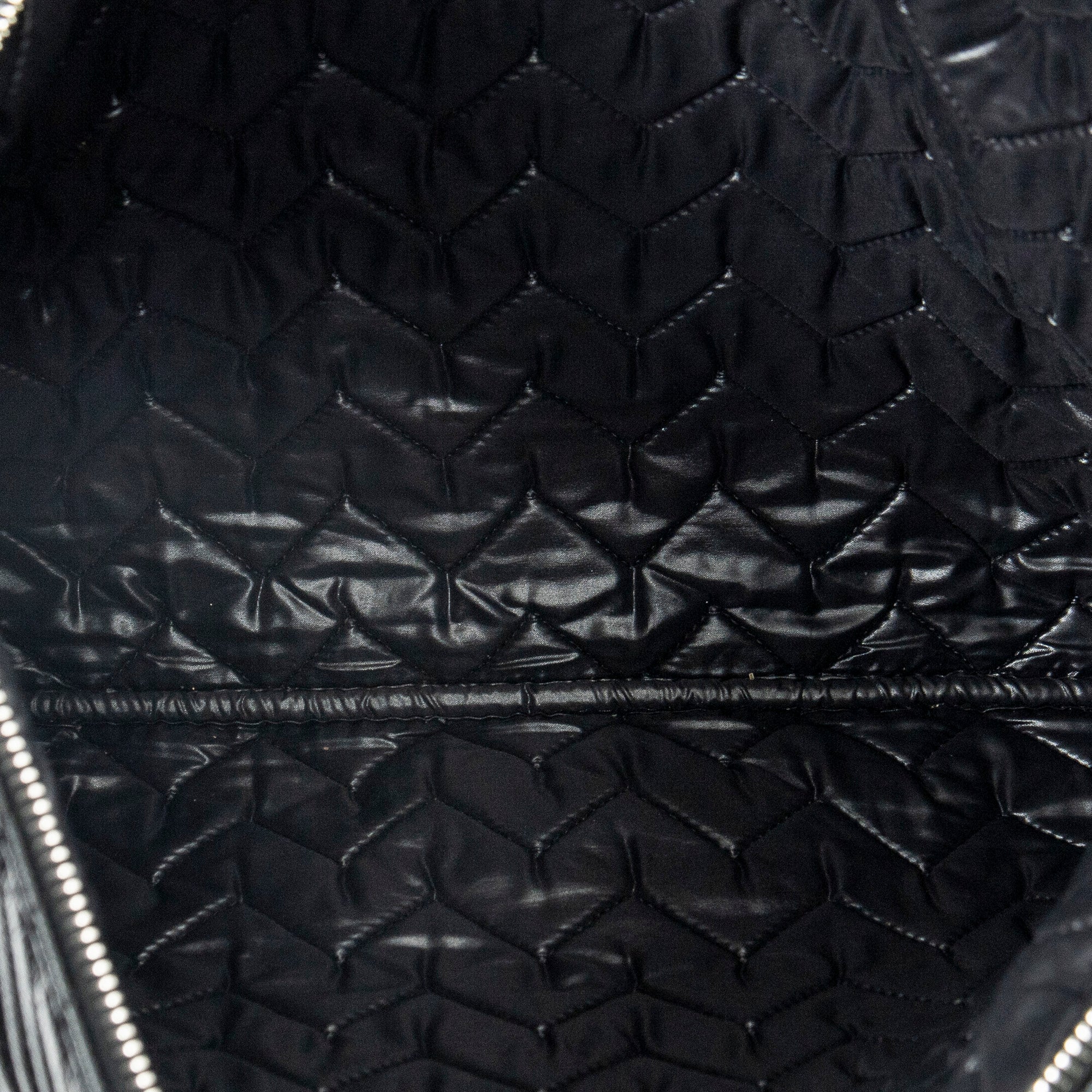 Clutch Large Chevron O-Case Zip Black Chevron Caviar Leather