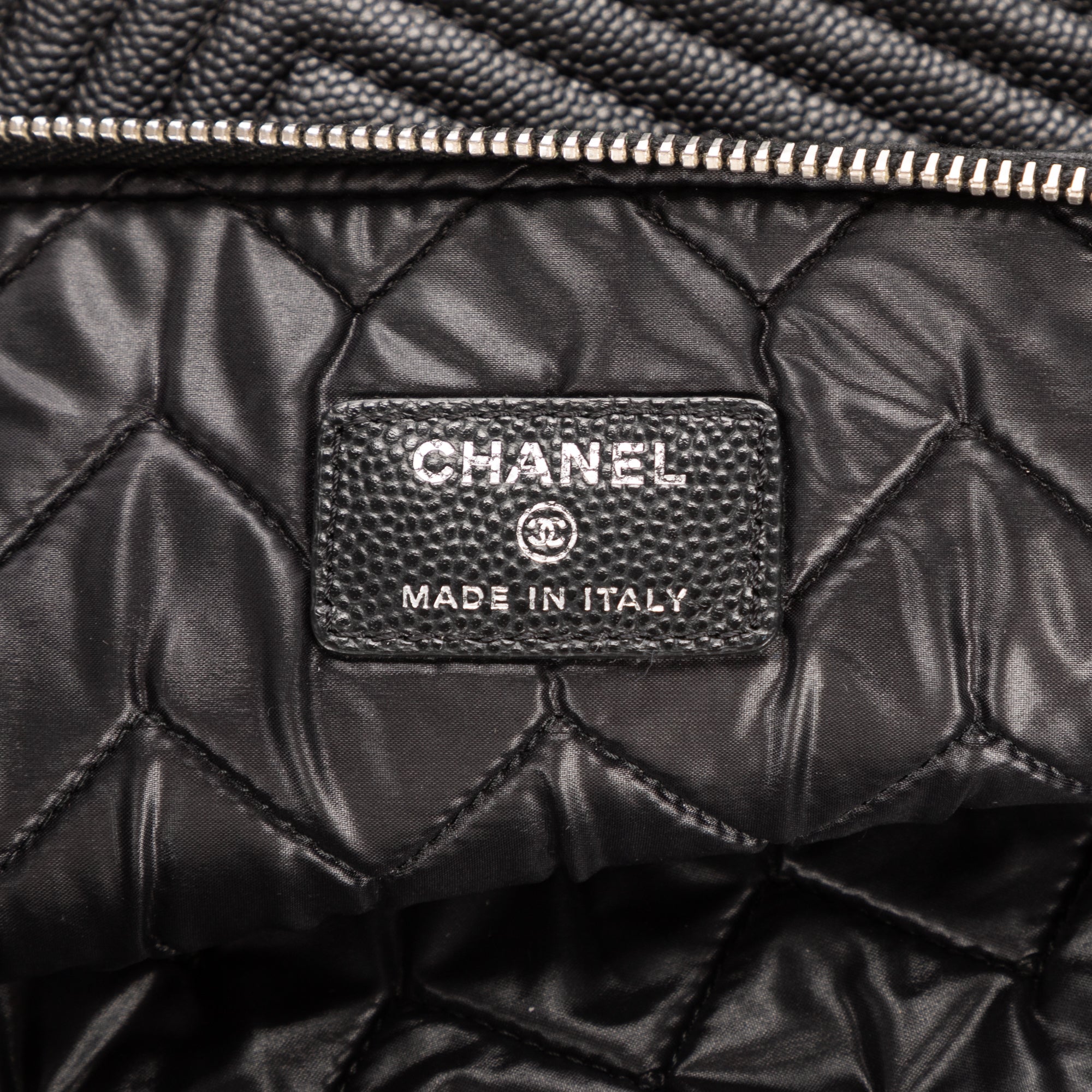Clutch Large Chevron O-Case Zip Black Chevron Caviar Leather