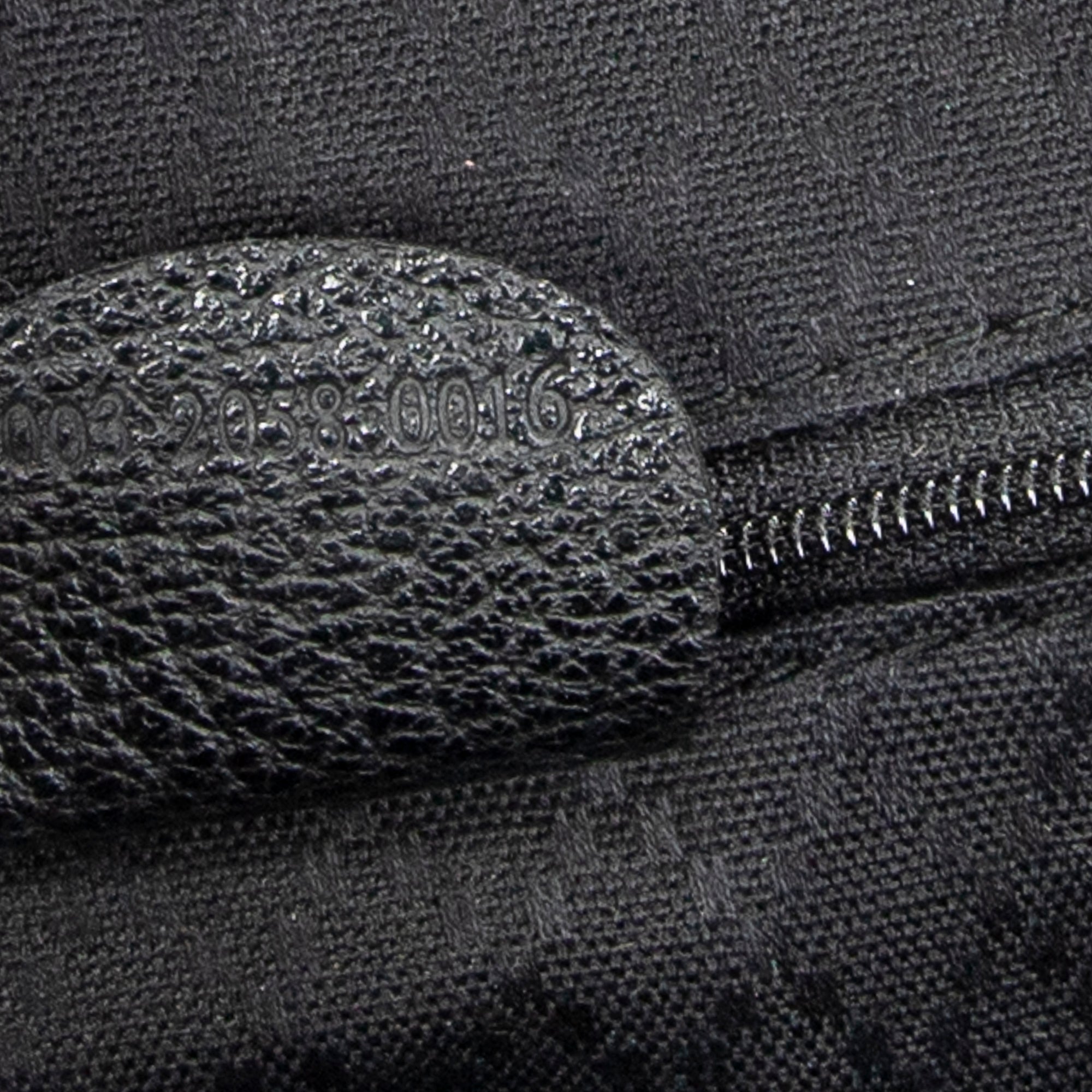 Mochila grande de bambú en piel de ante negra