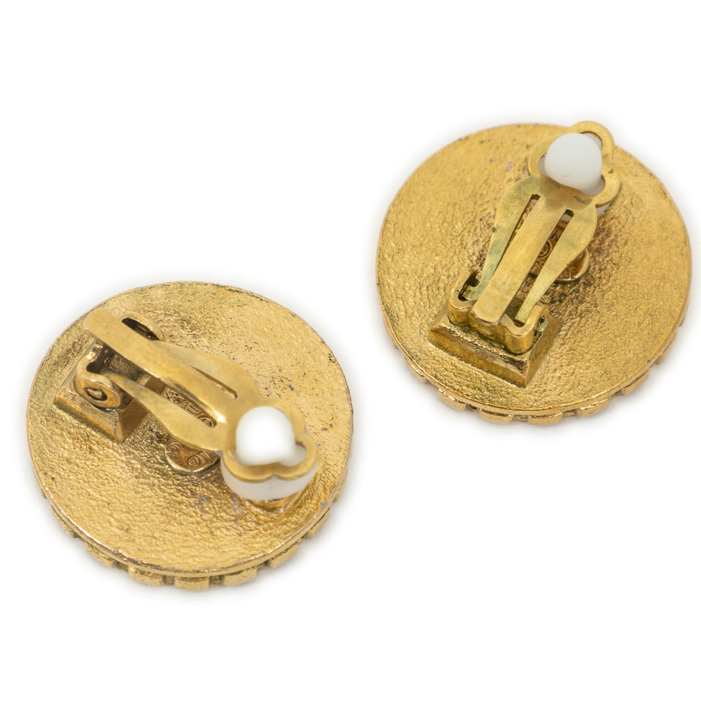 Pendientes CC con forma de moneda y cierre de clip en oro con baño de oro