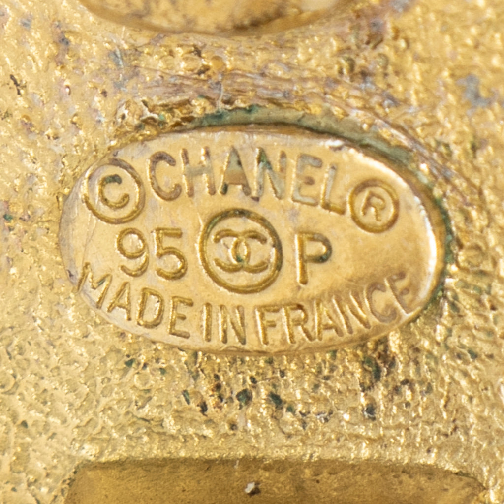 Pendientes CC con forma de moneda y cierre de clip en oro con baño de oro
