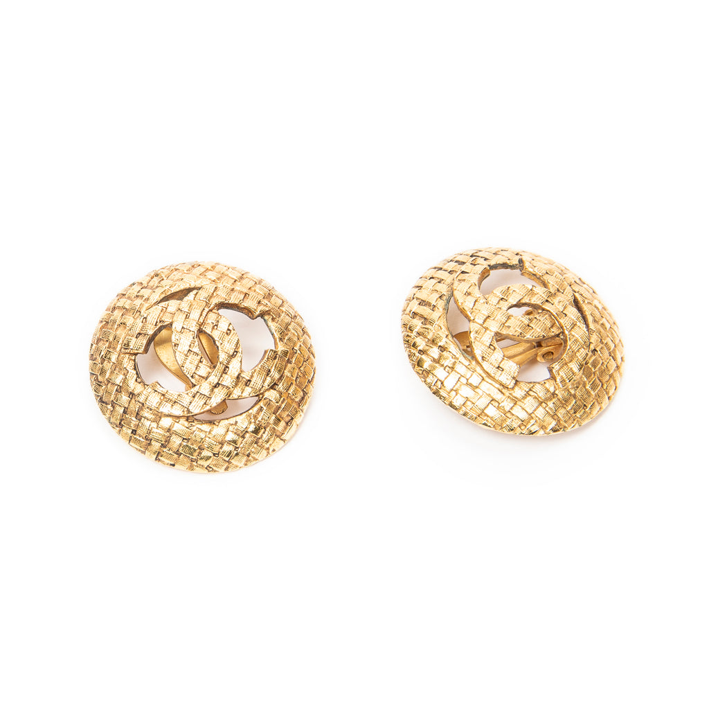 Chanel - Boucles d'oreilles clips rondes matelassées CC - Doré