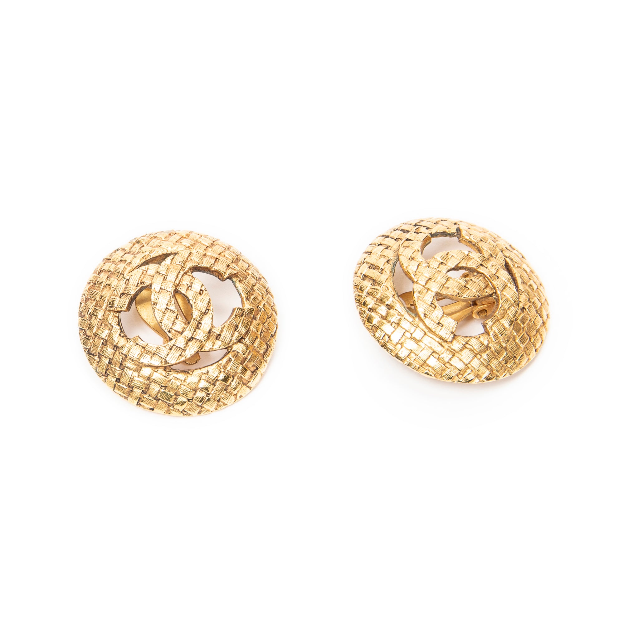 Chanel - Boucles d'oreilles clips rondes matelassées CC - Doré