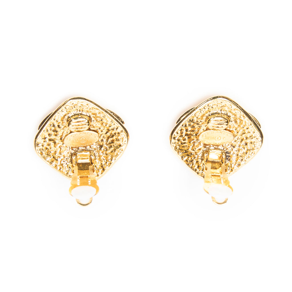 Pendientes CC con forma de diamante de clip dorados bañados en oro
