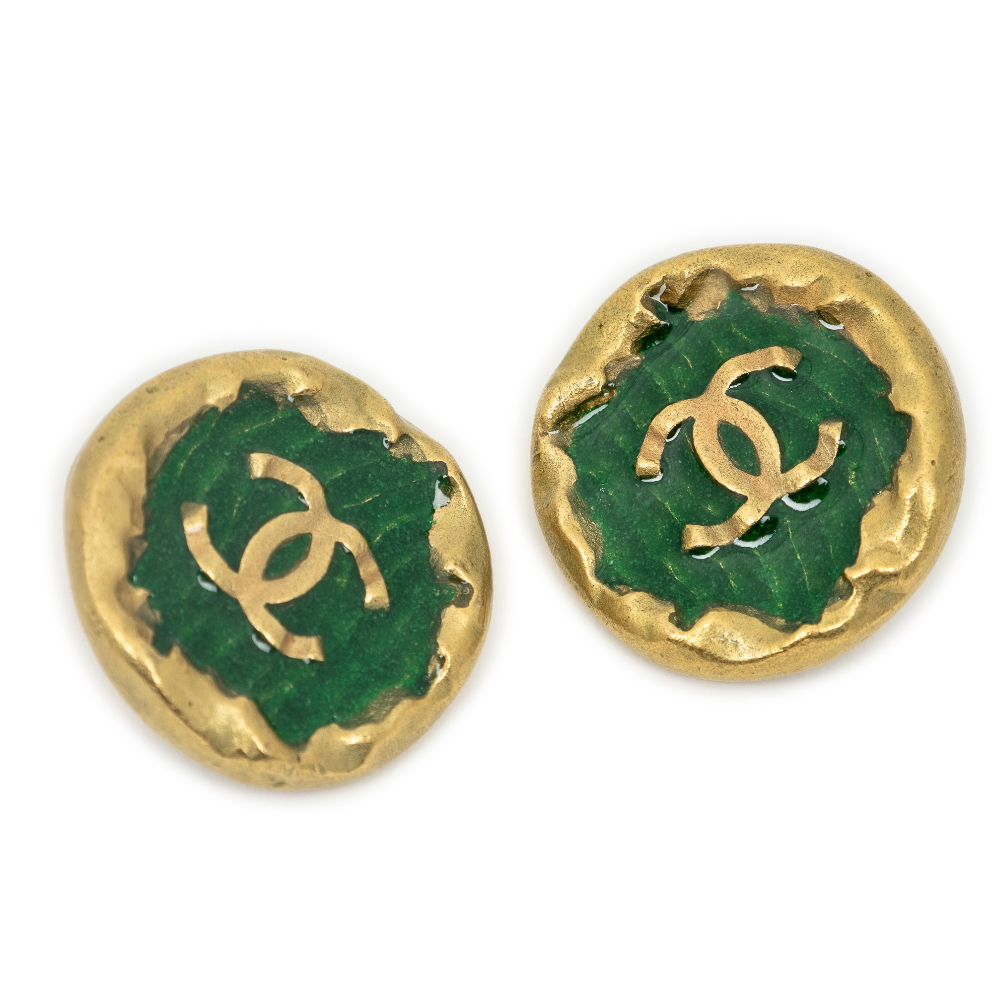 Pendientes CC Redondos Esmaltados a Presión Chapados en Oro Verde
