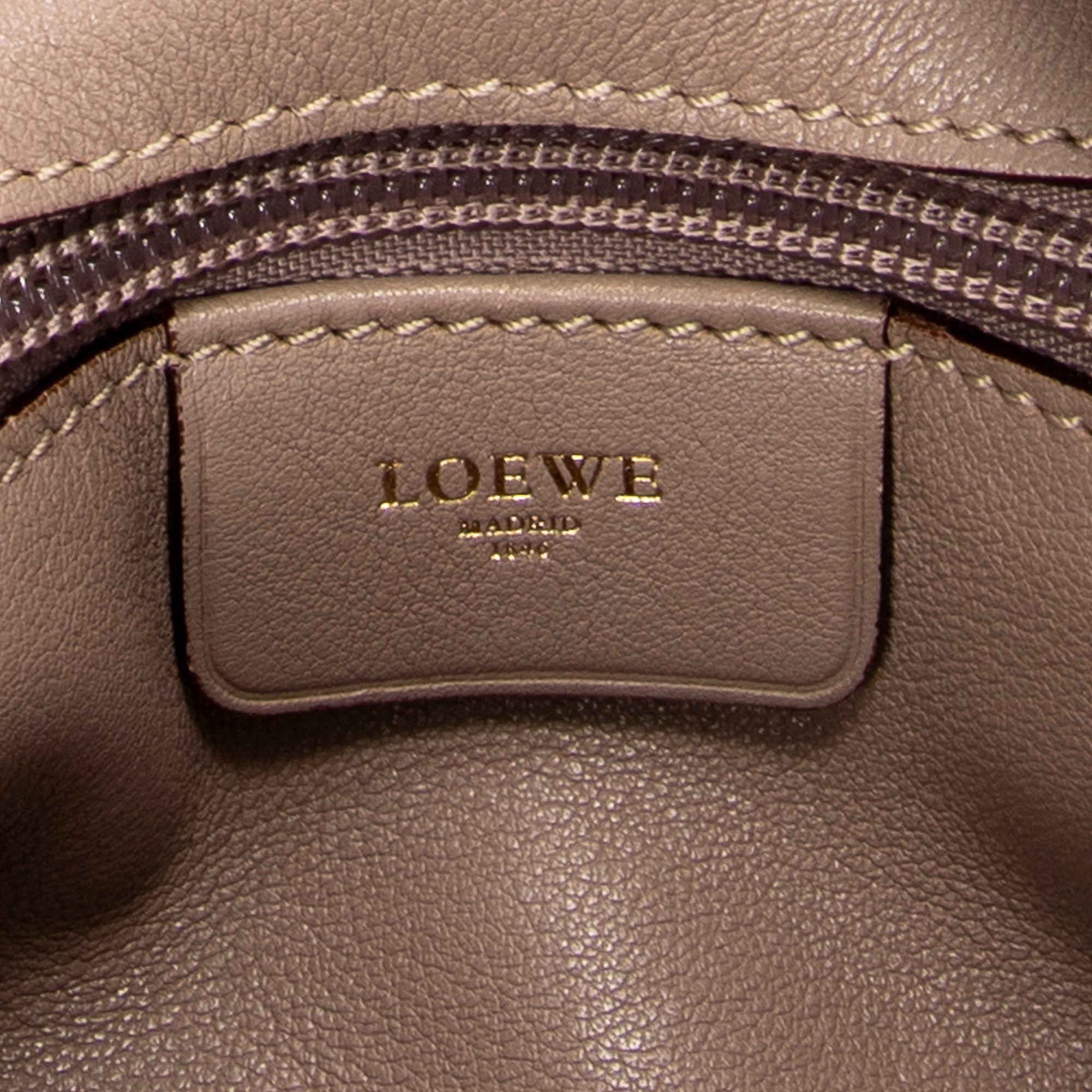 Shoulder Bag Anagram Bucket Crossbody Light Pink Calfskin Leather