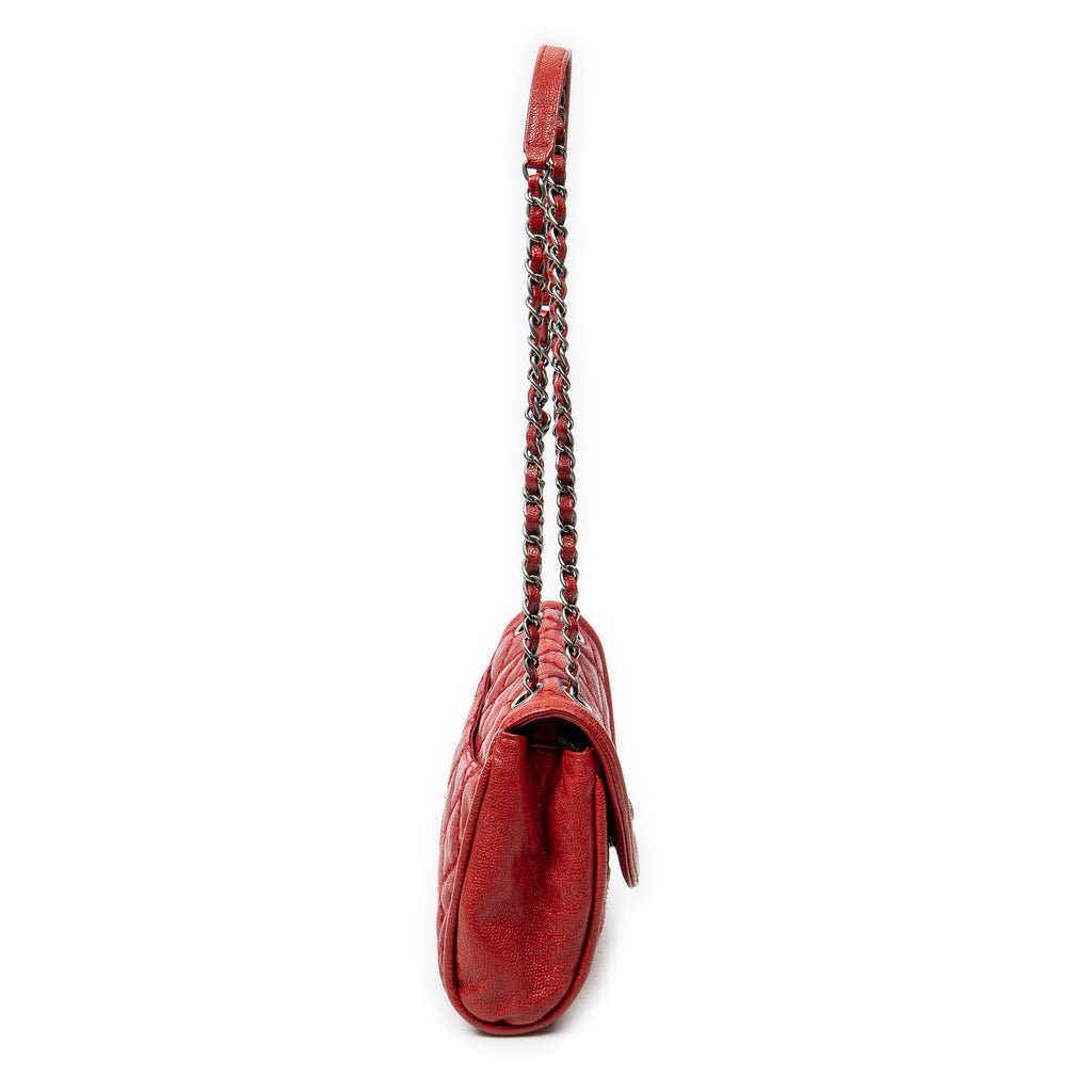 Bolso de hombro CC Ultimate Stitch Chain Redondo con Solapa de Piel de Caviar Acolchada Roja