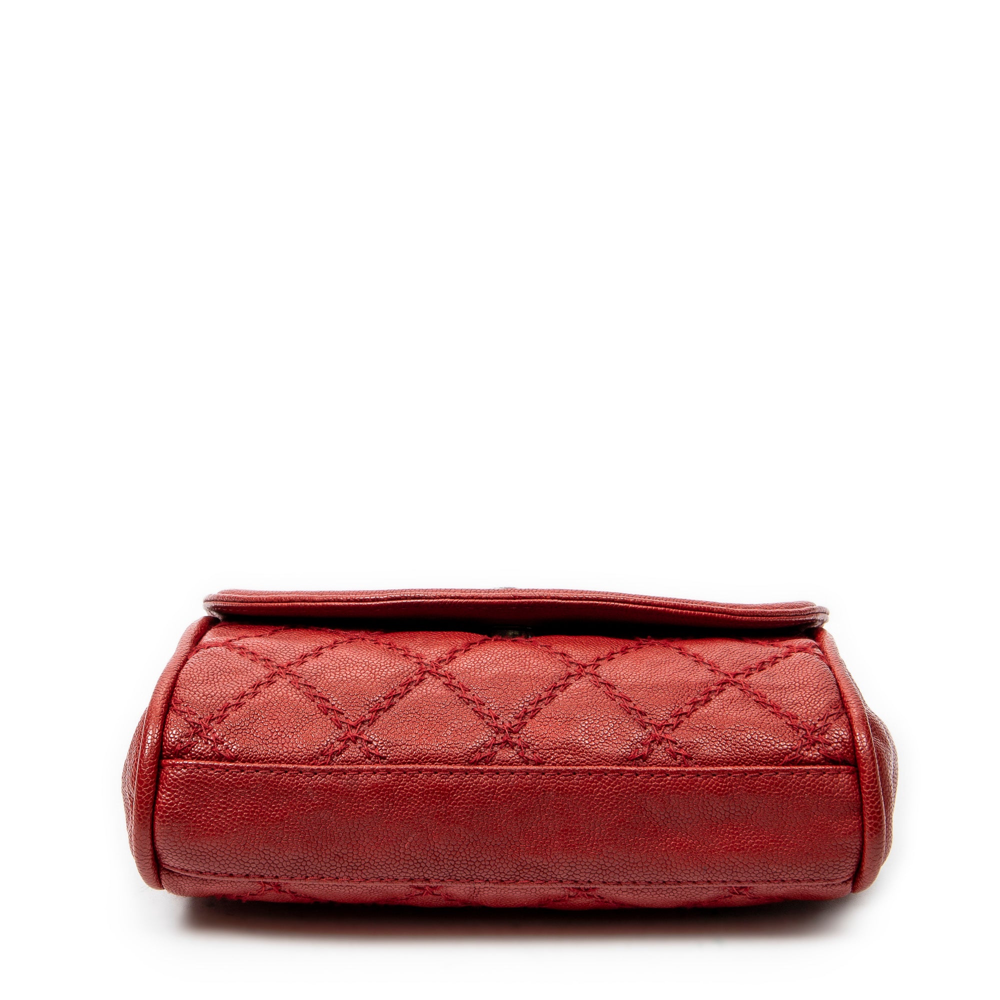 Bolso de hombro CC Ultimate Stitch Chain Redondo con Solapa de Piel de Caviar Acolchada Roja