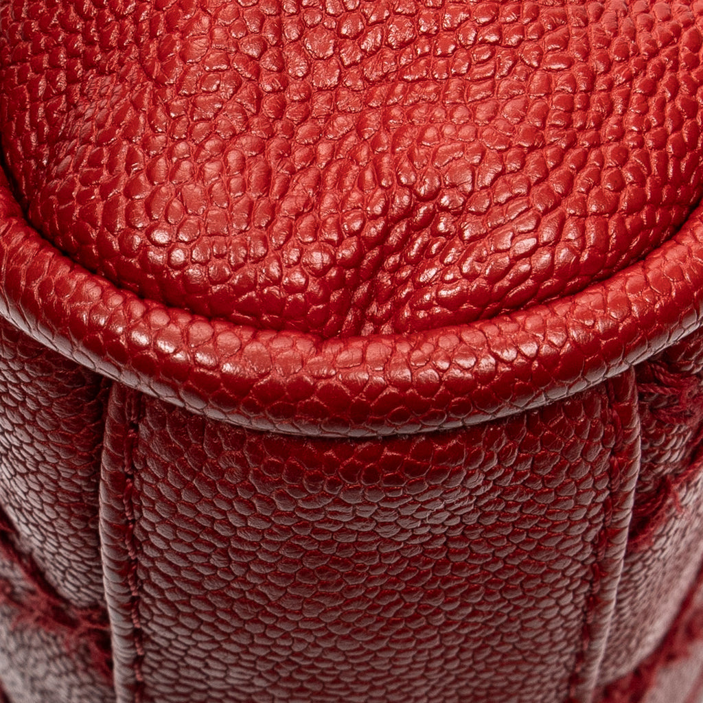 Bolso de hombro CC Ultimate Stitch Chain Redondo con Solapa de Piel de Caviar Acolchada Roja