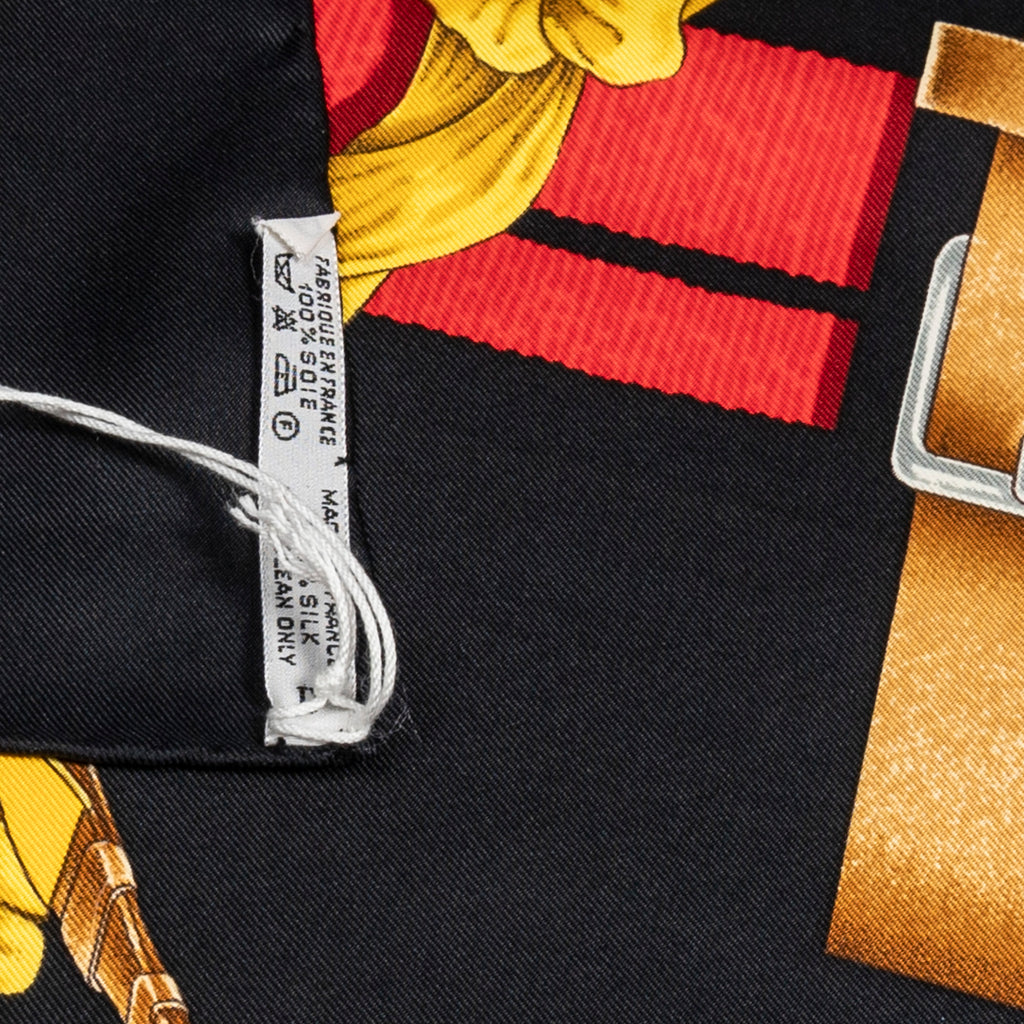 Hermès - Carré - Noir/Rouge/Or