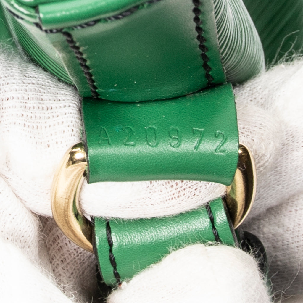 Shoulder Bag Noe Black Stitching PM Green Epi