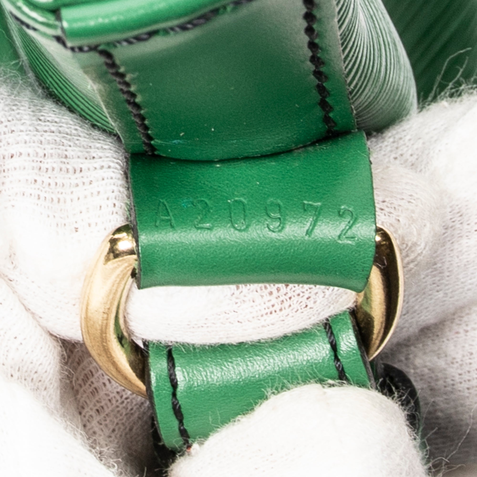 Shoulder Bag Noe Black Stitching PM Green Epi