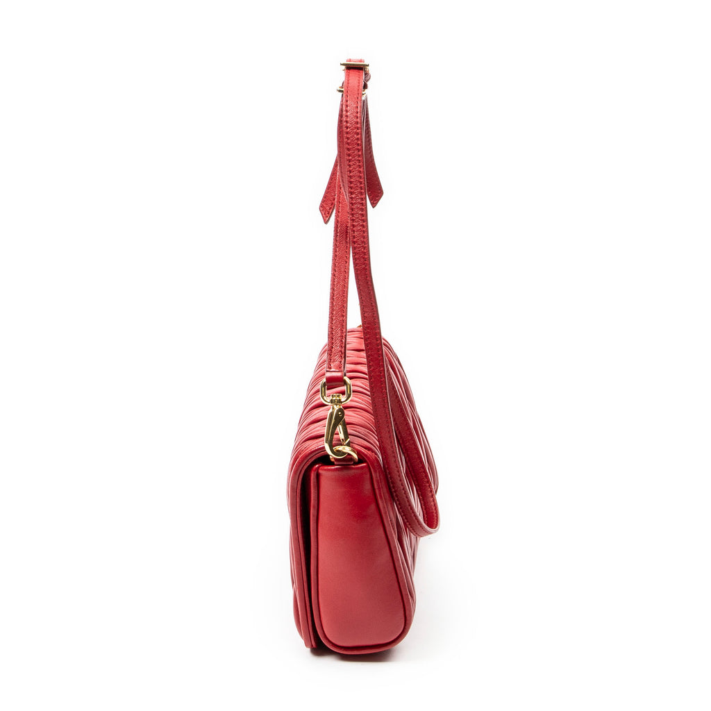 Bolso de hombro con solapa, bandolera de piel napa matelassé roja