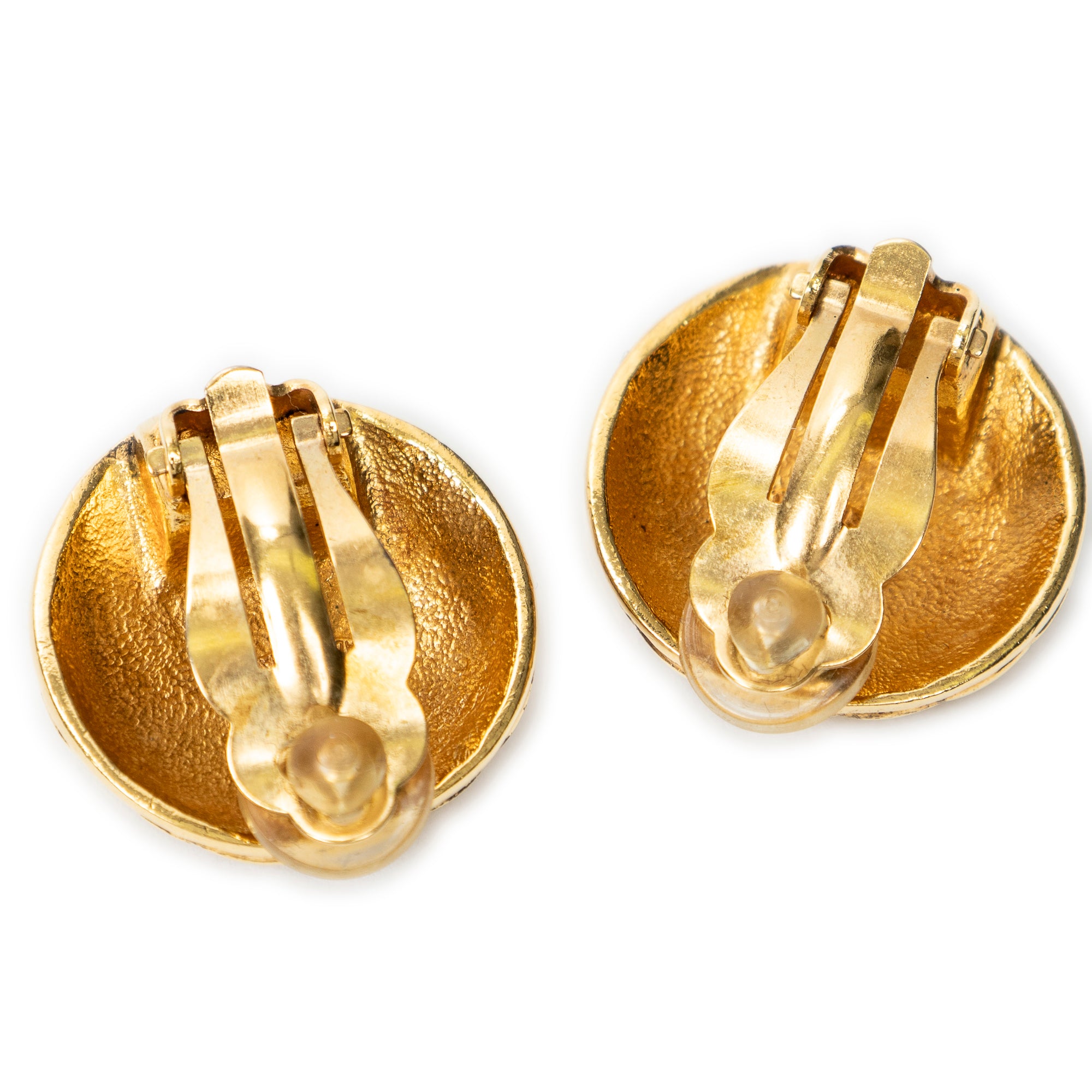 Pendientes CC redondos de clip chapados en oro