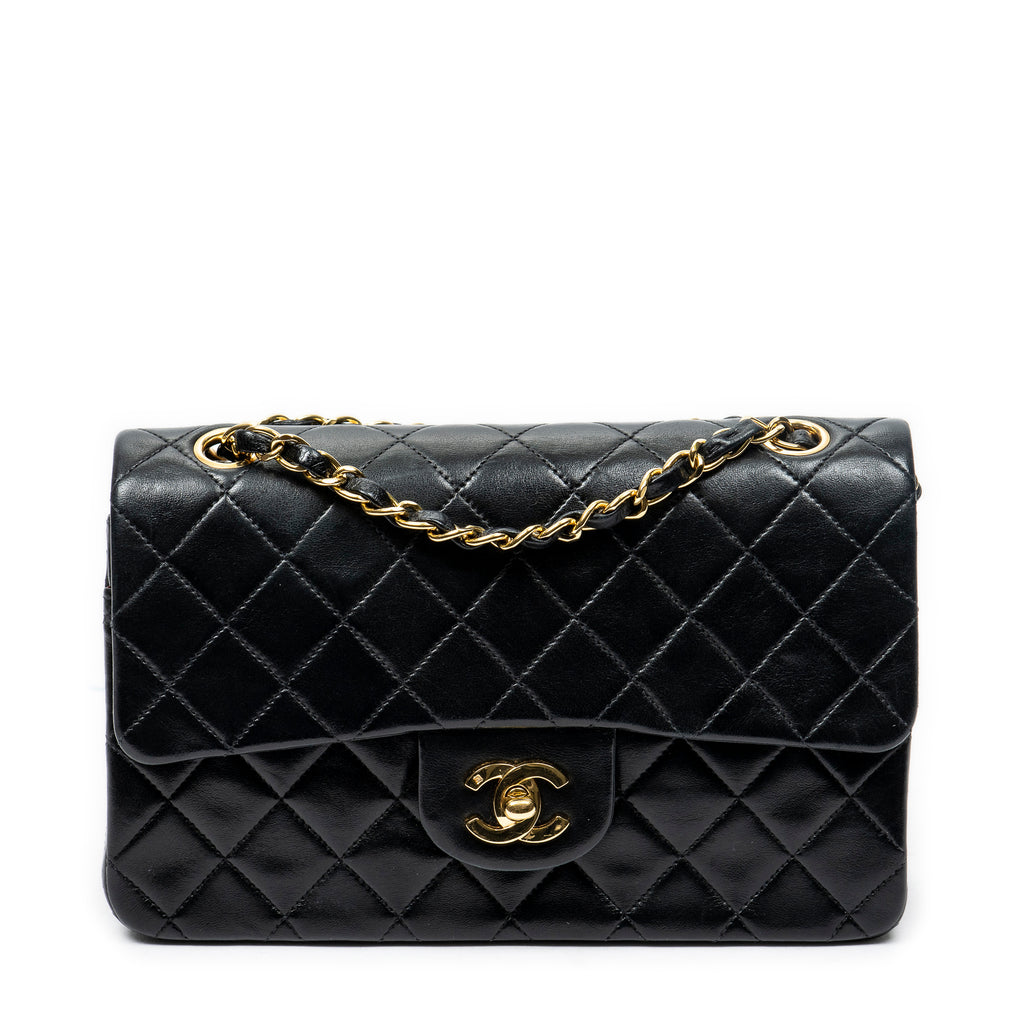 Shoulder Bag Classic Double Flap 23 Black Quilted Lambskin Leather