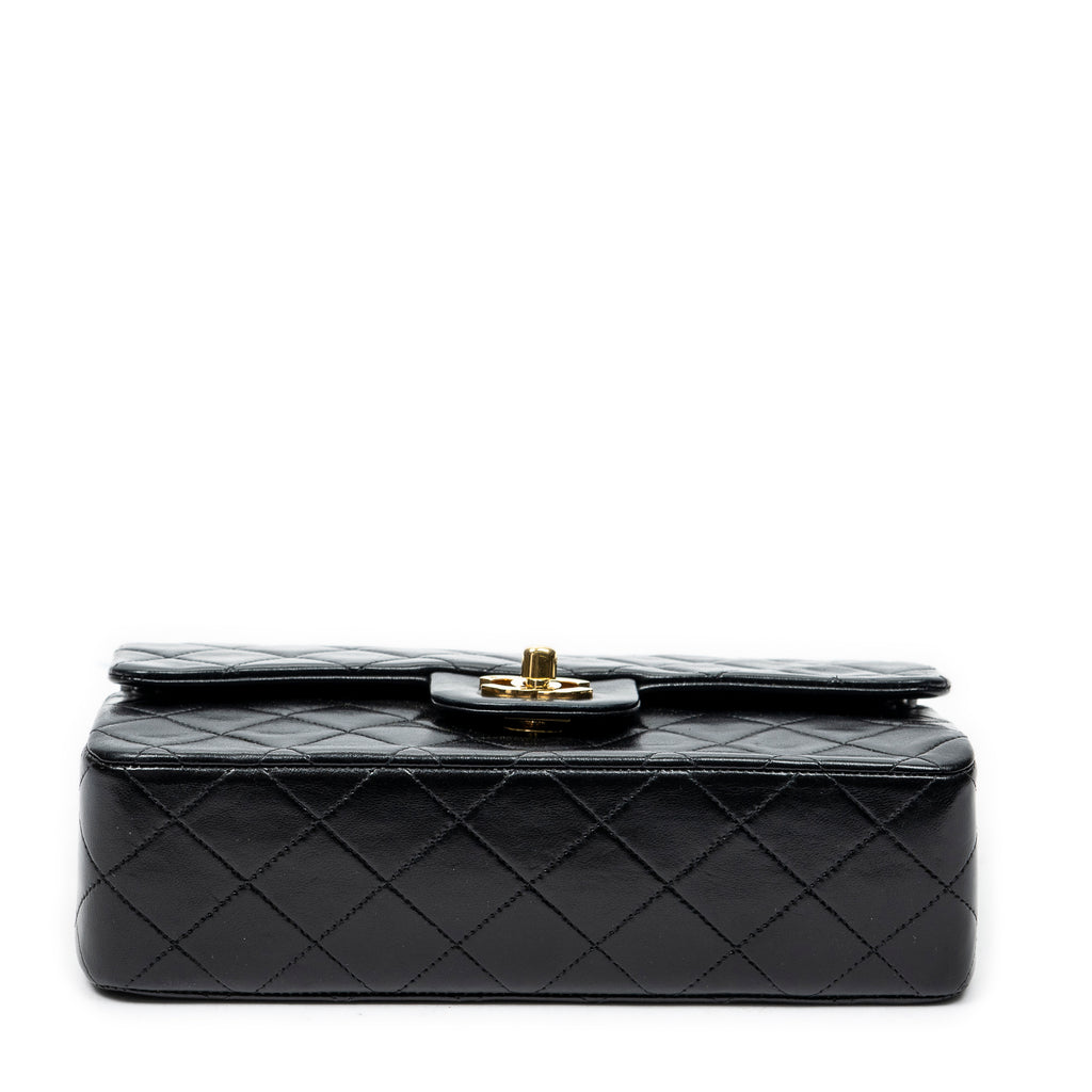 Shoulder Bag Classic Double Flap 23 Black Quilted Lambskin Leather