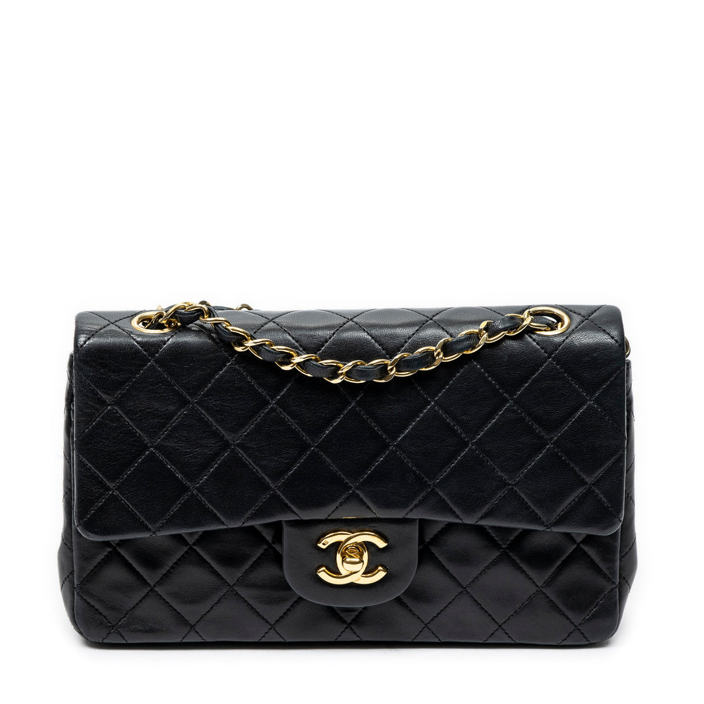 Shoulder Bag Classic Double Flap 23 Black Quilted Lambskin Leather