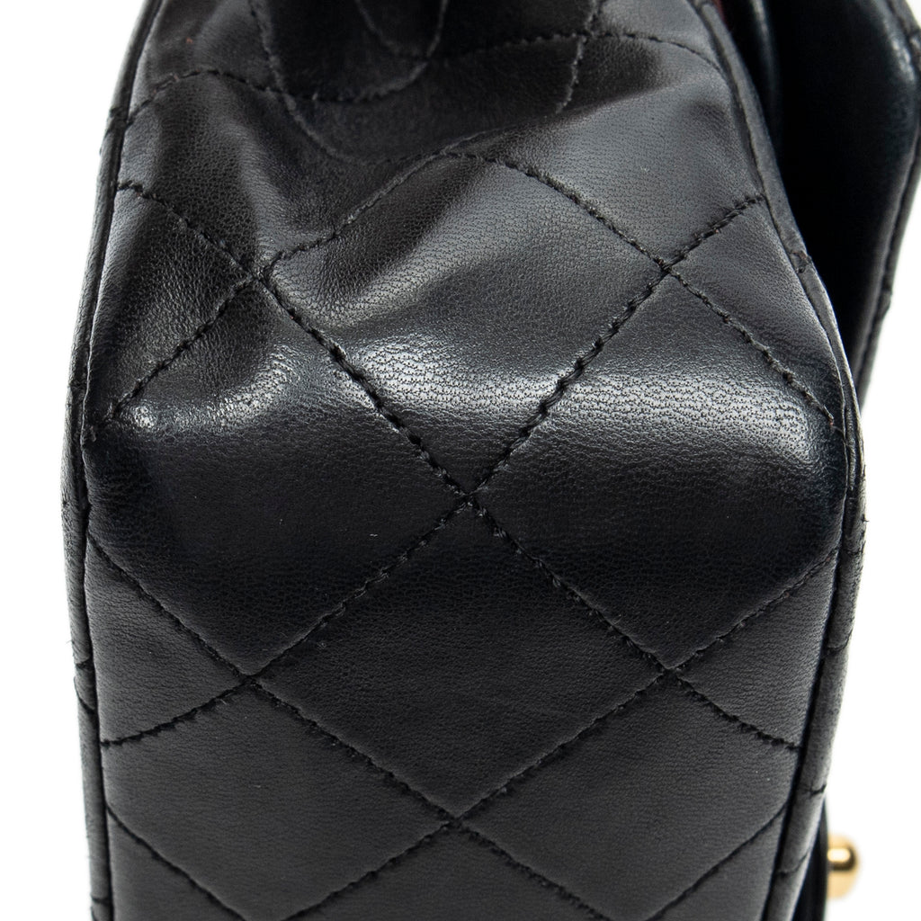Shoulder Bag Classic Double Flap 23 Black Quilted Lambskin Leather