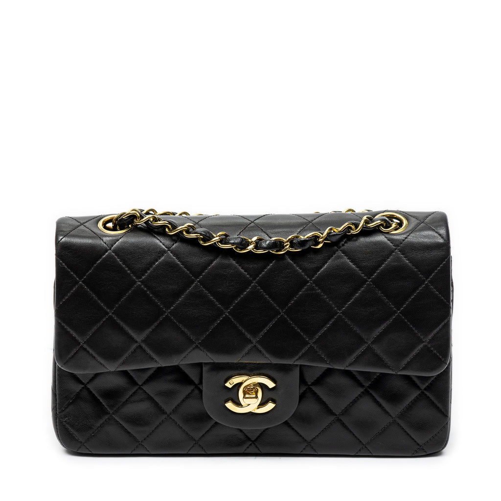 Shoulder Bag Classic Double Flap 23 Black Quilted Lambskin Leather